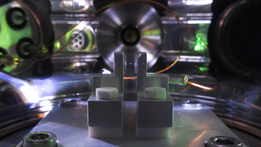 A nanoparticle revealed the tiny impact of a single gas atom Post